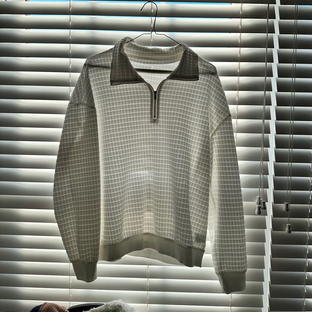 White Quarter Zip M/L